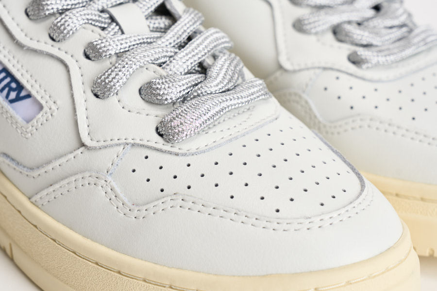 Sneakers donna Medalist bianca e cipria AULW SW03 AUTRY 