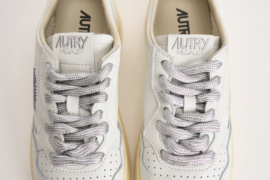 Sneakers donna Medalist bianca e cipria AULW SW03 AUTRY 