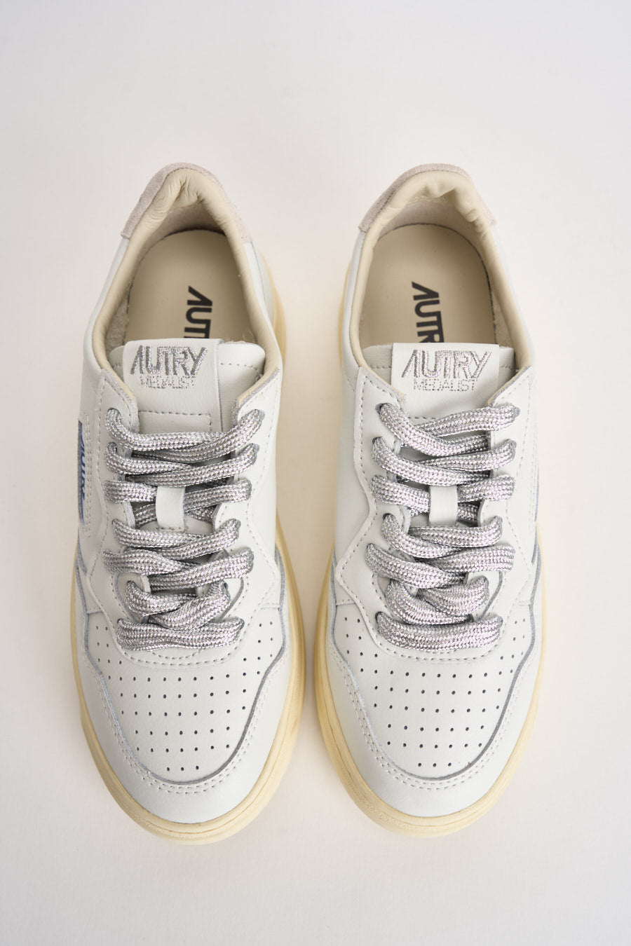 Sneakers donna Medalist bianca e cipria AULW SW03 AUTRY 