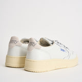 Sneakers donna Medalist bianca e cipria AULW SW03 AUTRY 