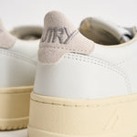 Sneakers donna Medalist bianca e cipria AULW SW03 AUTRY 