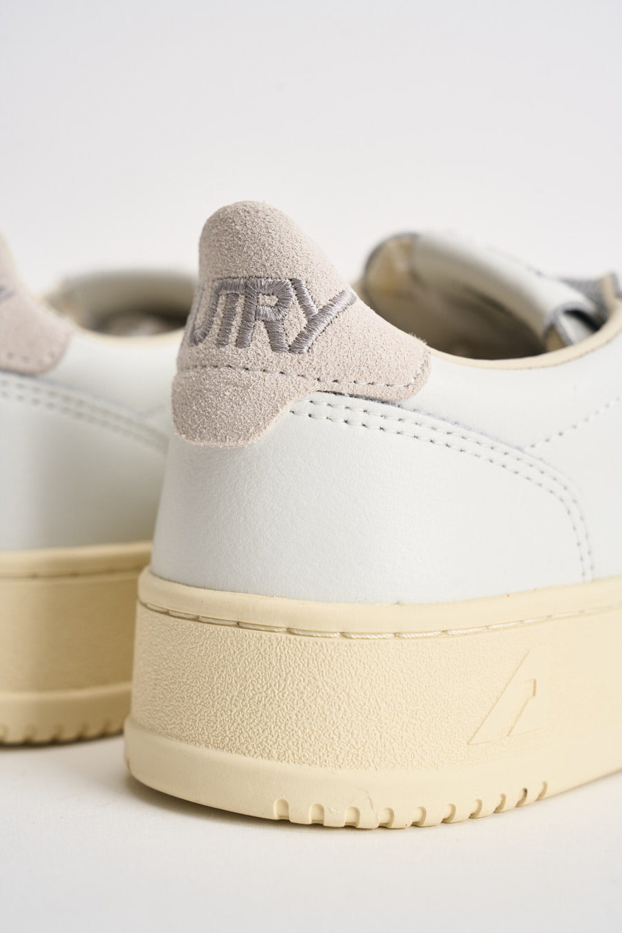 Sneakers donna Medalist bianca e cipria AULW SW03 AUTRY 