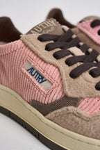 Sneakers Medalist low donna in velluto rosa AULW V101 AUTRY 