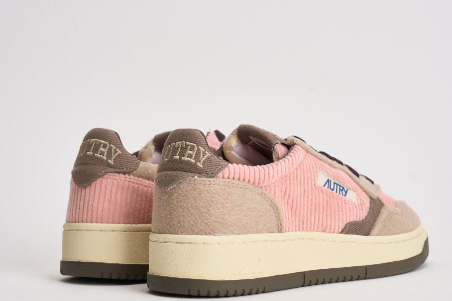Sneakers Medalist low donna in velluto rosa AULW V101 AUTRY 