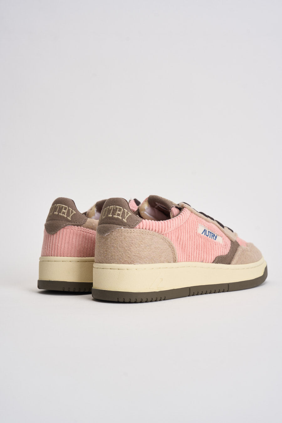 Sneakers Medalist low donna in velluto rosa AULW V101 AUTRY 