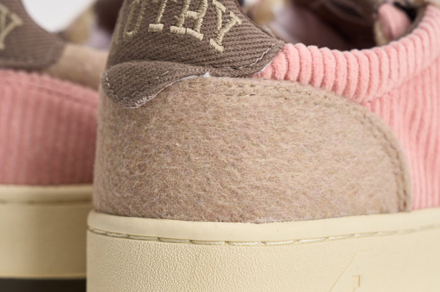 Sneakers Medalist low donna in velluto rosa AULW V101 AUTRY 