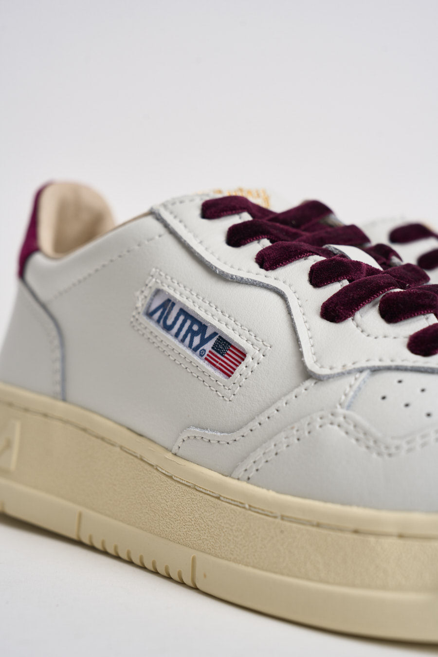 Sneakers donna Medalist in pelle e velluto bordeaux AULW VZ01 AUTRY 