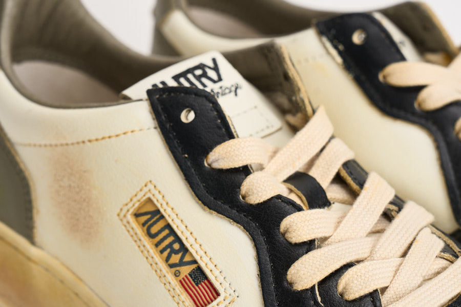 Sneakers uomo Super Vintage bianca, nera e verde militare AVLM SV06 AUTRY 
