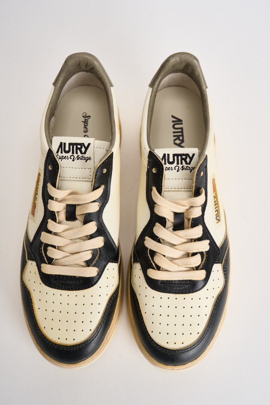 Sneakers uomo Super Vintage bianca, nera e verde militare AVLM SV06 AUTRY 