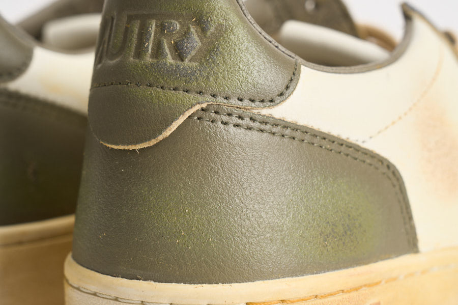 Sneakers uomo Super Vintage bianca, nera e verde militare AVLM SV06 AUTRY 