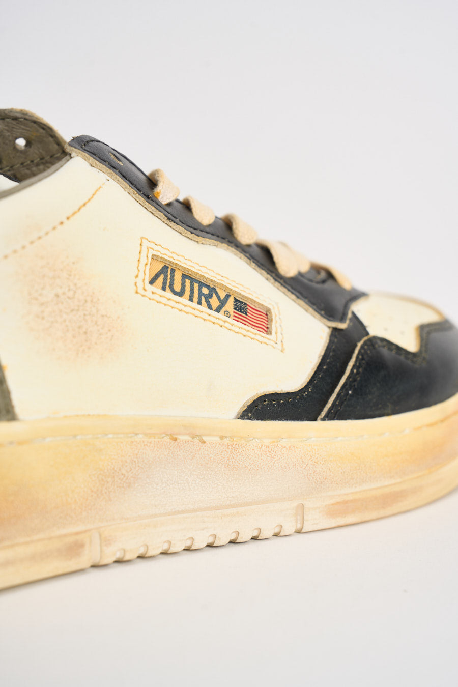 Sneakers uomo Super Vintage bianca, nera e verde militare AVLM SV06 AUTRY 