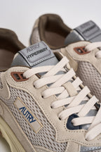 Sneakers uomo Hyperway Low in suede sabbia e blu HYLM CI05 AUTRY 