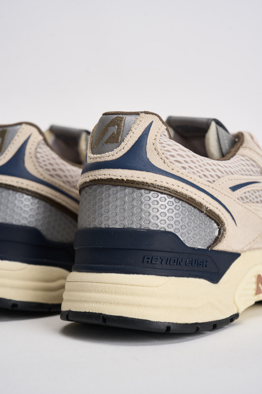 Sneakers uomo Hyperway Low in suede sabbia e blu HYLM CI05 AUTRY 