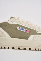 Sneakers uomo Wildpace in suede beige e verde LDLM CO03 AUTRY 