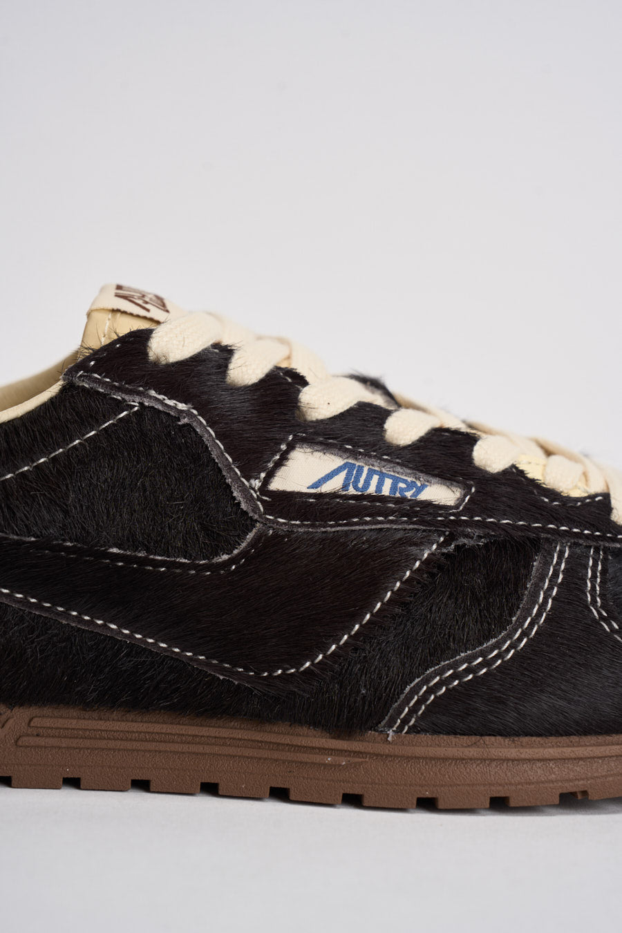 Sneakers donna Windspin in suede nera WSLW BN01 AUTRY 