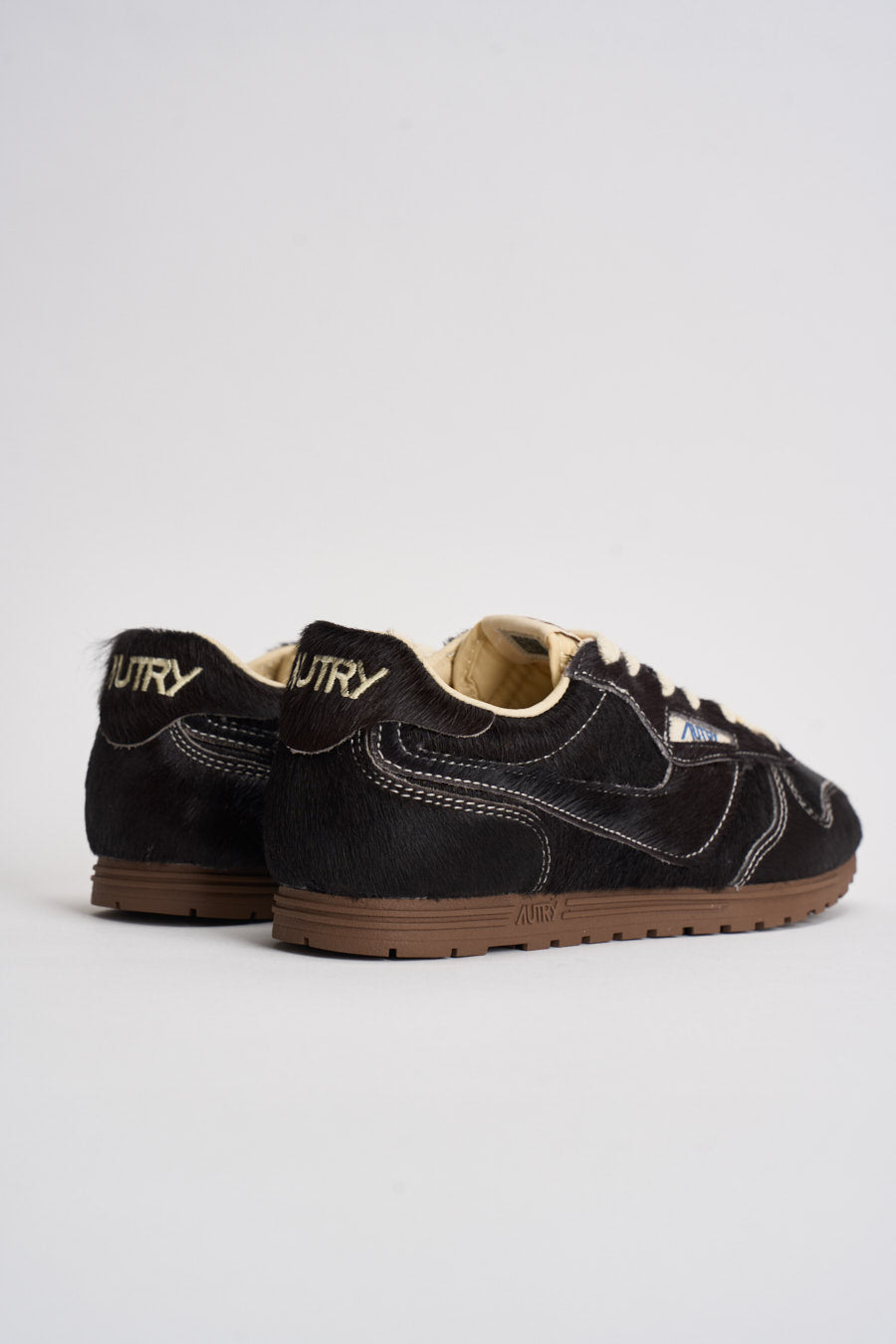 Sneakers donna Windspin in suede nera WSLW BN01 AUTRY 