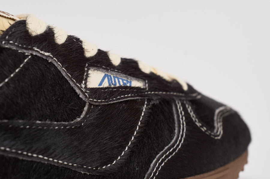 Sneakers donna Windspin in suede nera WSLW BN01 AUTRY 