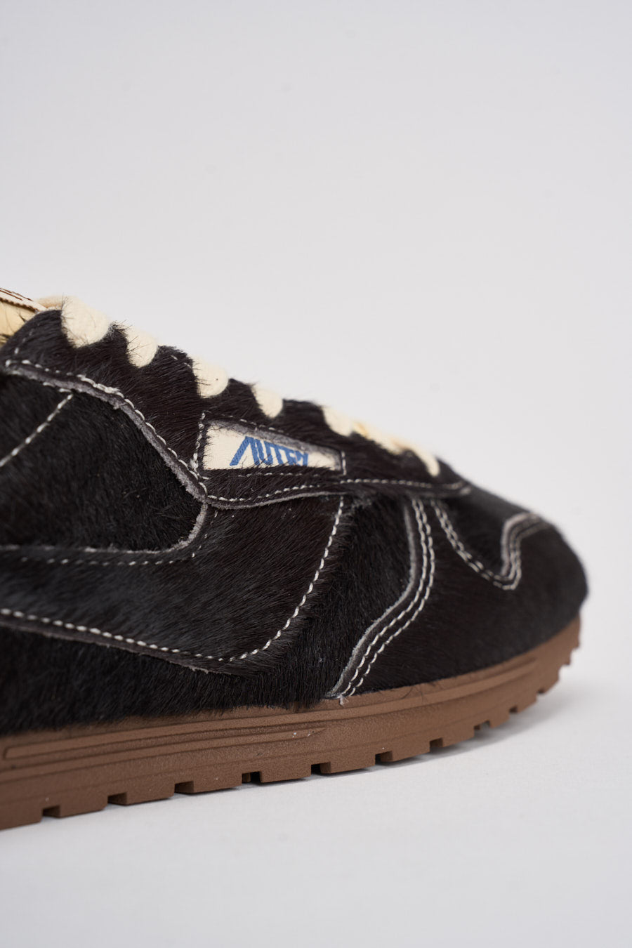 Sneakers donna Windspin in suede nera WSLW BN01 AUTRY 
