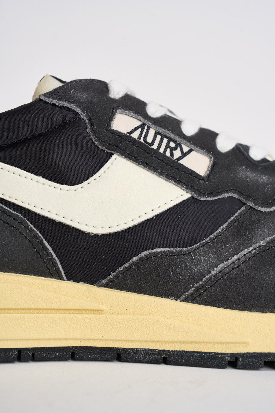 Sneakers uomo Reelwind bianca e grigia WWLM GQ07 AUTRY 
