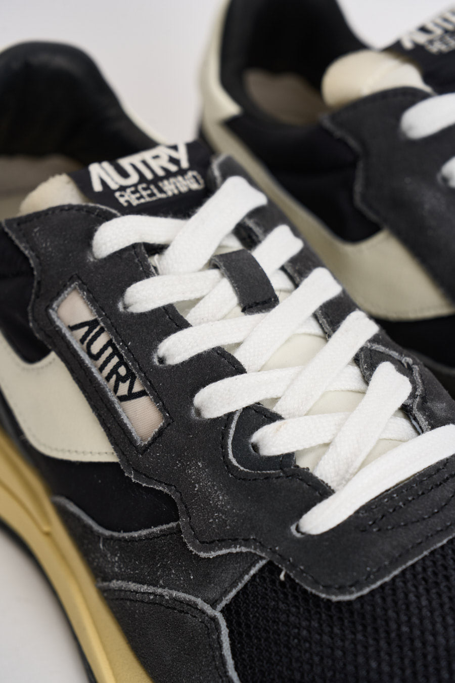 Sneakers uomo Reelwind bianca e grigia WWLM GQ07 AUTRY 