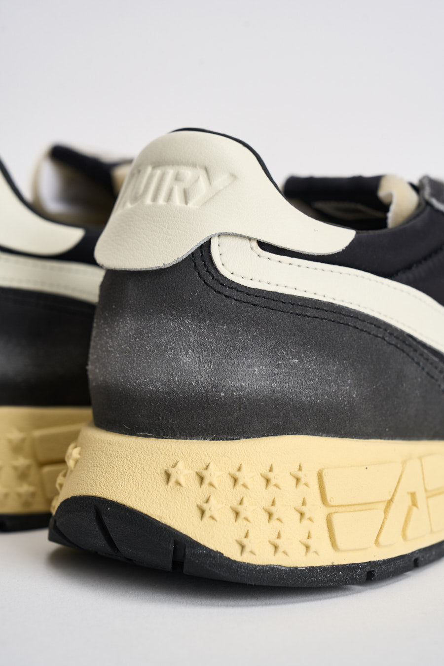 Sneakers uomo Reelwind bianca e grigia WWLM GQ07 AUTRY 