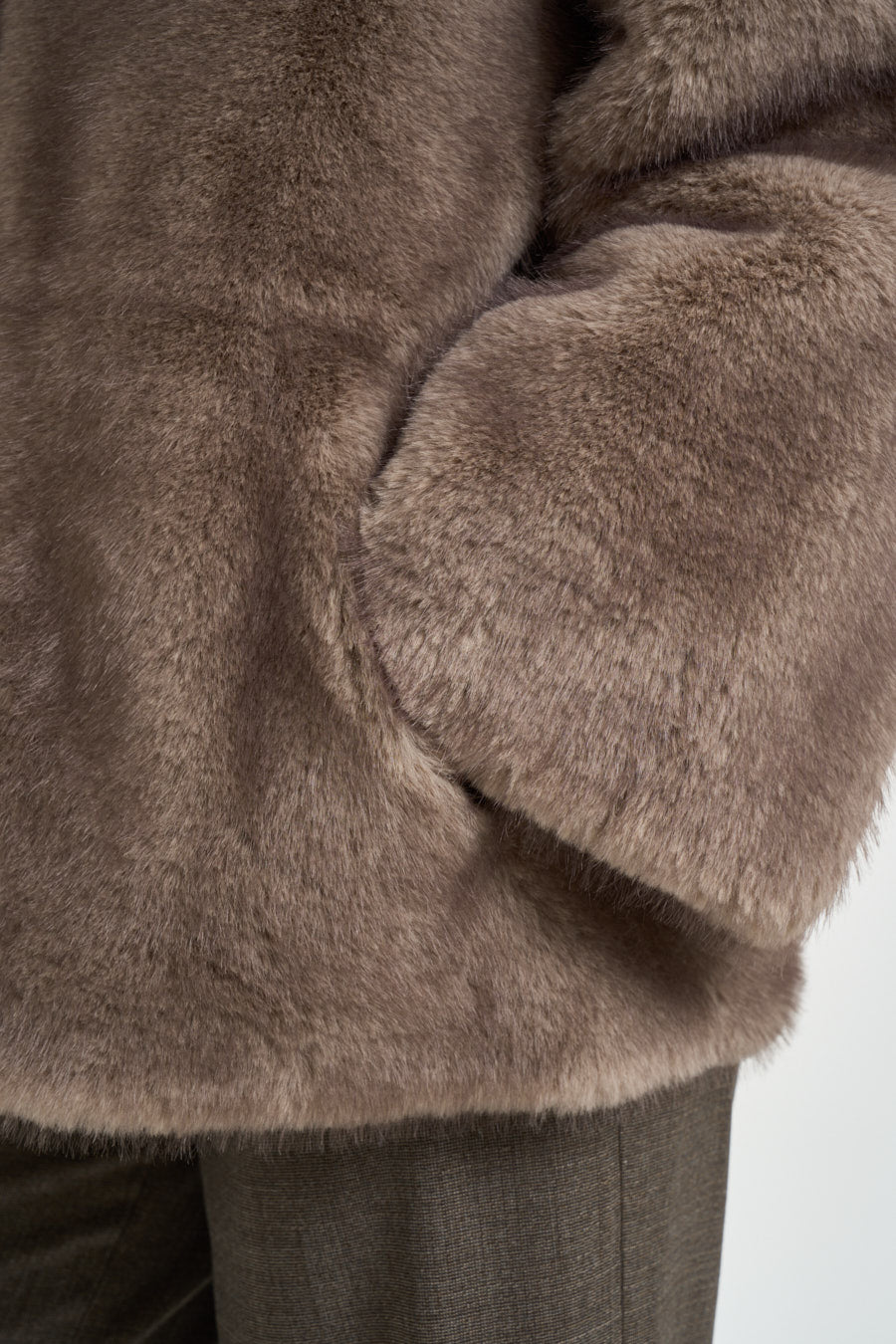 Giacca donna in ecopelliccia con cappuccio taupe 7363 V05TAUPE BULLY 