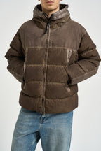 Piumino uomo con cappuccio marrone mèlange 21CMOW115A 006369SR30 C.P. COMPANY 