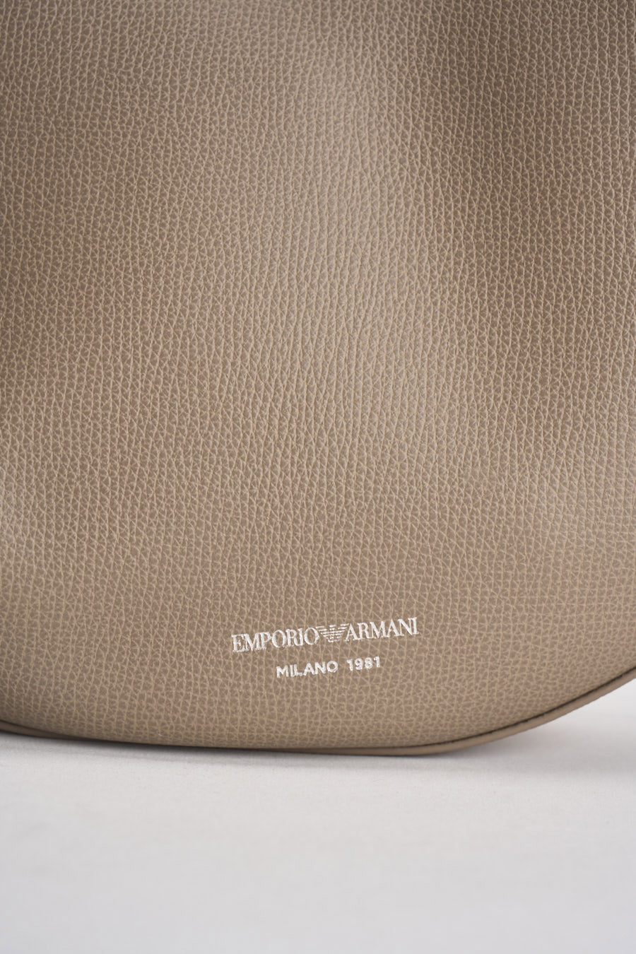 Borsa donna hobo in pelle beige EW005754 AF29459U6168 EMPORIO ARMANI 