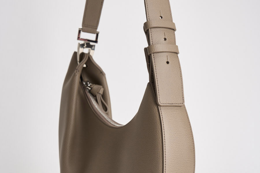 Borsa donna hobo in pelle beige EW005754 AF29459U6168 EMPORIO ARMANI 