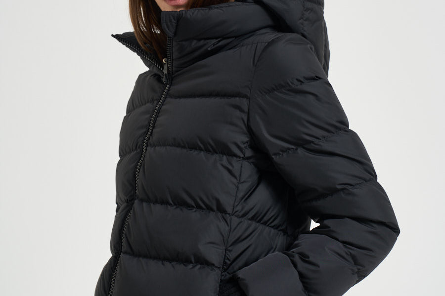Piumino donna con cappuccio nero PI002270D 12004Z9389 HERNO 