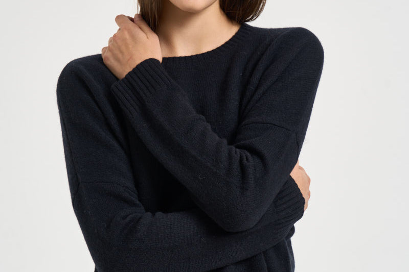 Maglia donna Amelie girocollo nera AMELIE NOIR KUJTEN 