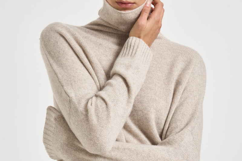 Maglia donna Tila collo alto beige chiaro TILA AVOINE KUJTEN 