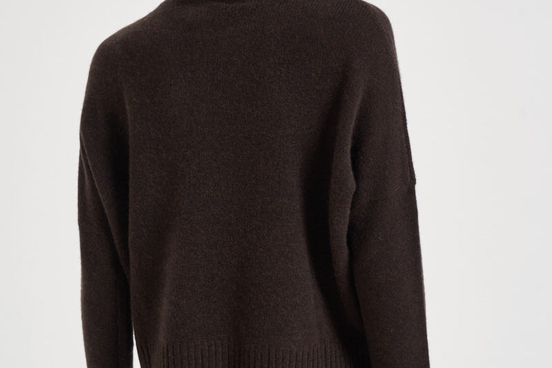 Maglia donna Tila collo alto marrone scuro TILA MARRONE KUJTEN 