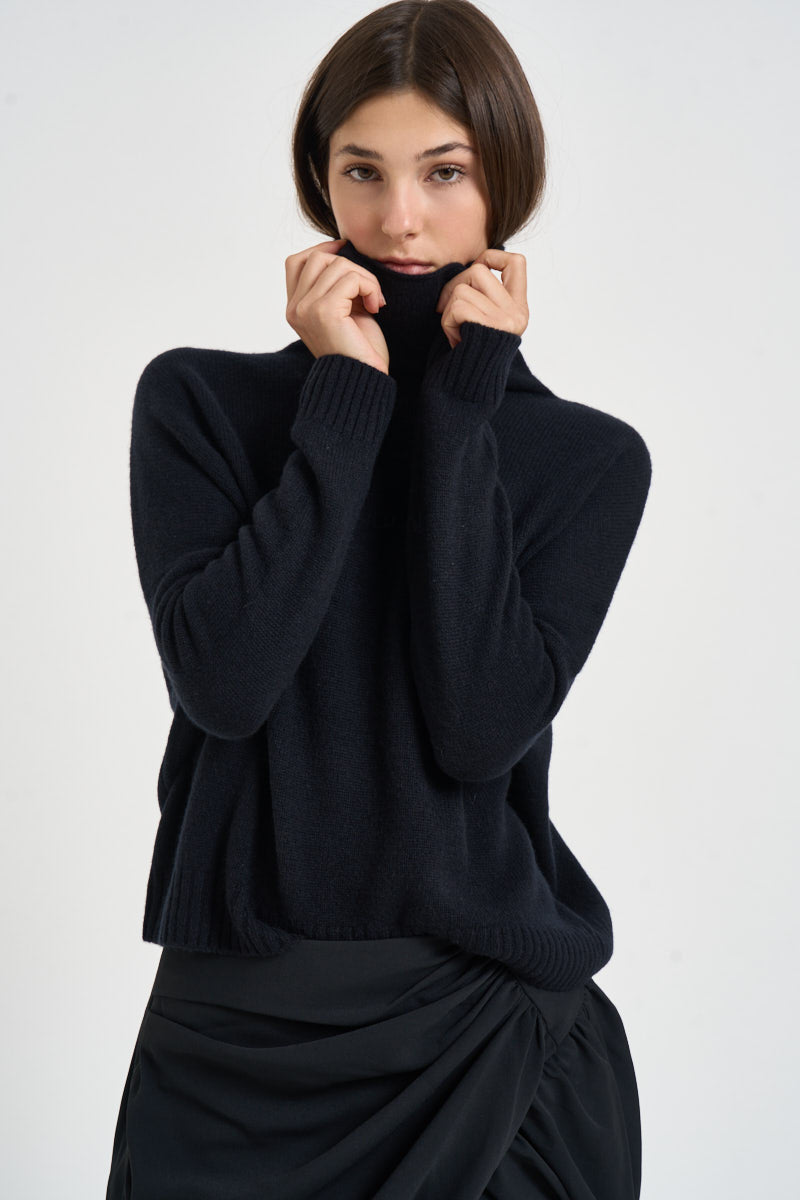 Maglia donna Tila collo alto nera TILA NOIR KUJTEN 