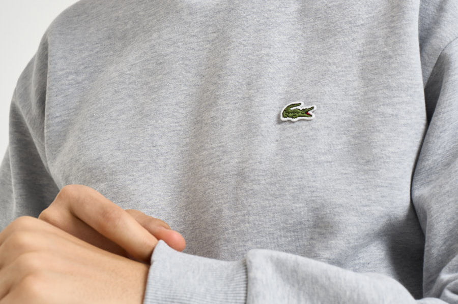 Felpa uomo a girocollo grigio chiaro SH8868 CCA LACOSTE 