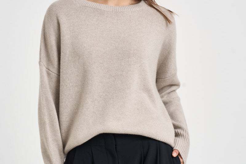 Maglia donna Mila in cashmere beige. 201726 SAND LISA YANG 