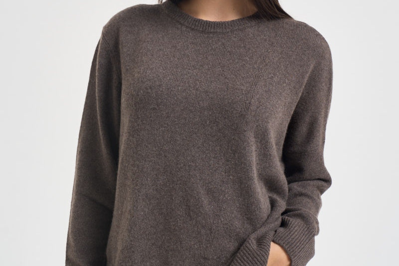 Maglia donna con bordo asimmetrico tortora mèlange F6C58 W57 LIVIANA CONTI 