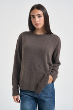 Maglia donna con bordo asimmetrico tortora mèlange F6C58 W57 LIVIANA CONTI 