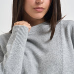 Maglia donna con bordo asimmetrico grigio chiaro F6C58 X47 LIVIANA CONTI 