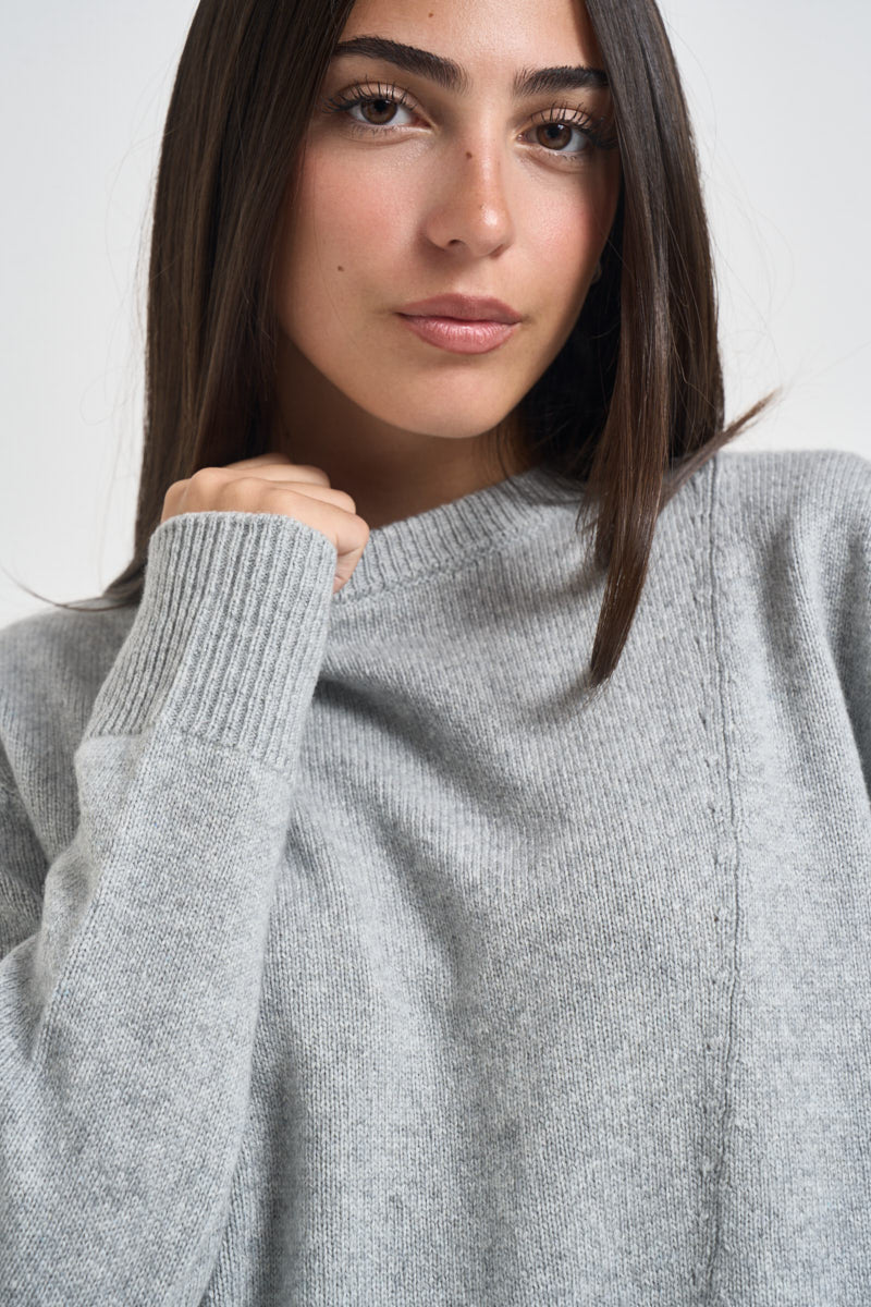 Maglia donna con bordo asimmetrico grigio chiaro F6C58 X47 LIVIANA CONTI 