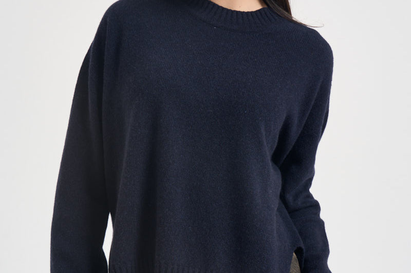Maglia donna con spacchi laterali blu navy F6C65 N08 LIVIANA CONTI 
