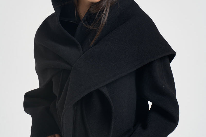 Caban donna corto con mantella nero L6WW61 Y69 LIVIANA CONTI 