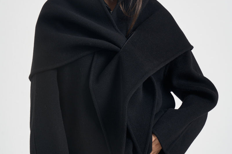 Caban donna corto con mantella nero L6WW61 Y69 LIVIANA CONTI 