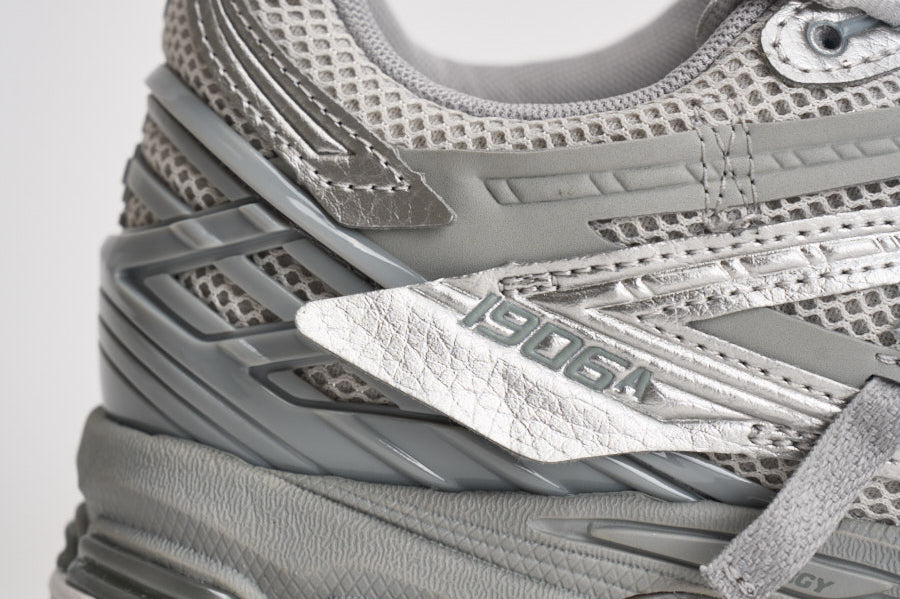 Sneakers uomo 1906R grigio e argento M1906 AG NEW BALANCE 