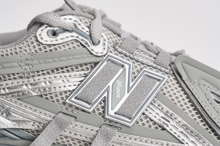 Sneakers uomo 1906R grigio e argento M1906 AG NEW BALANCE 