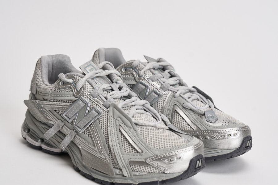 Sneakers uomo 1906R grigio e argento M1906 AG NEW BALANCE 