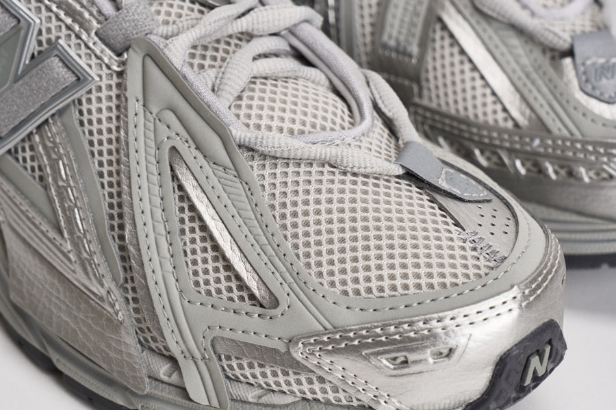 Sneakers uomo 1906R grigio e argento M1906 AG NEW BALANCE 