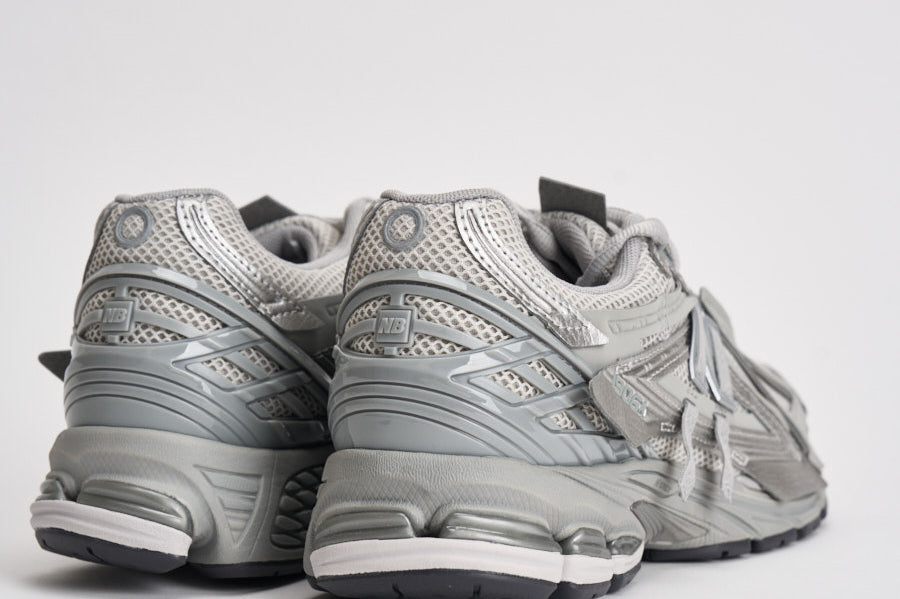 Sneakers uomo 1906R grigio e argento M1906 AG NEW BALANCE 