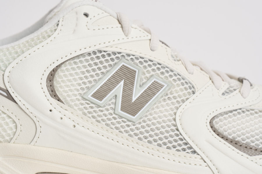 Sneakers uomo 530 bianche e tortora U530. CSB NEW BALANCE 