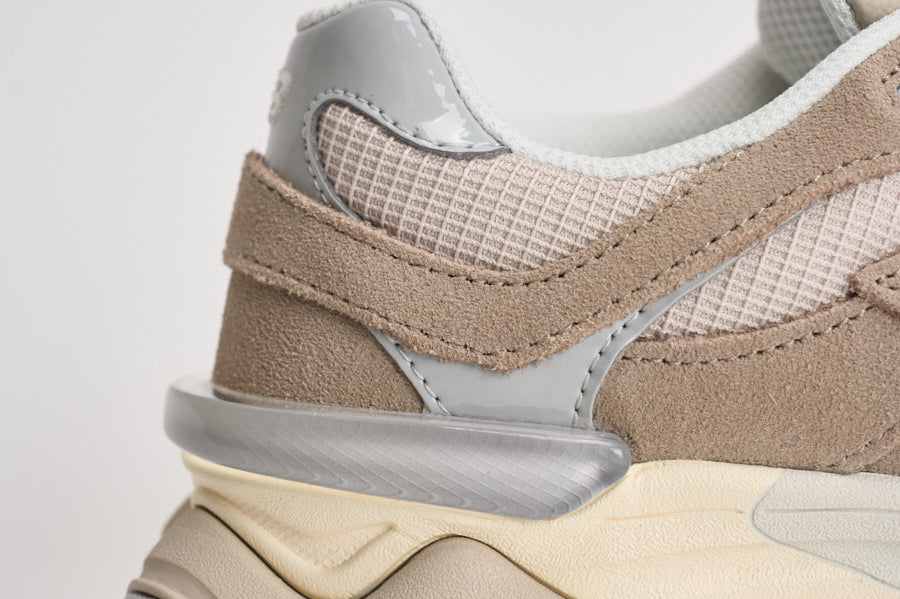 Sneakers donna 9060 beige e panna U9060 8AP NEW BALANCE 